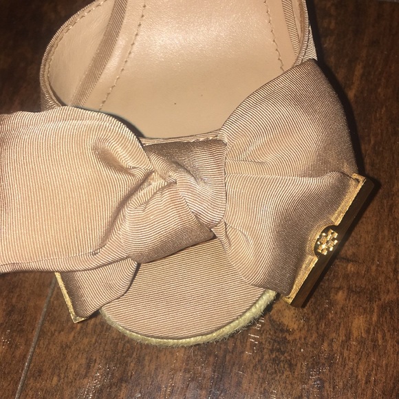 Tory Burch Penny Faille Bow Wedge - Picture 2 of 7
